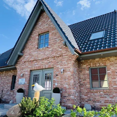 Ostseerauschen-im-ferienhaus-flair-am-meer * 青斯特